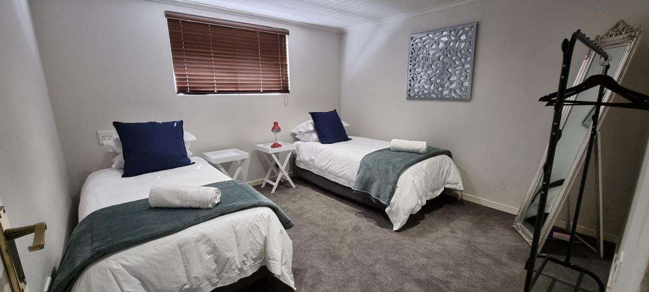 DullVino House Dullstroom Esterno foto